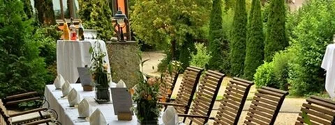 klassisches Gartenmöbeldesign in Metall und Holz klassisches Gartenmöbeldesign in Metall und Holz